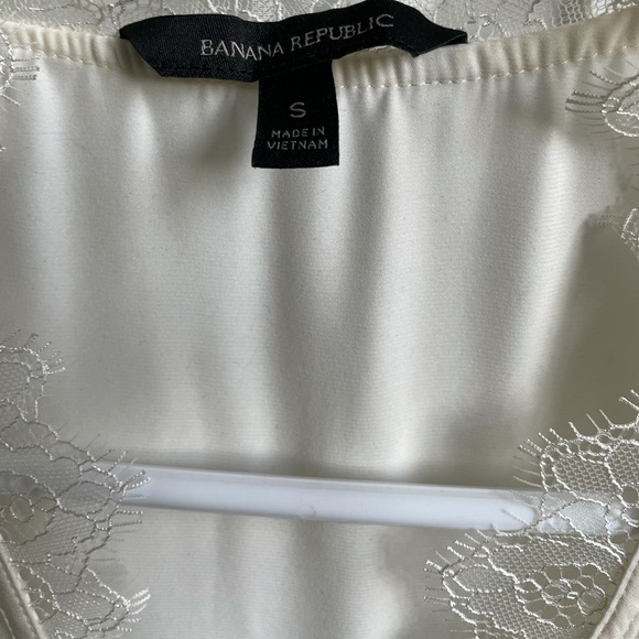 Beautiful Banana Republic Blouse - Picture 3 of 5